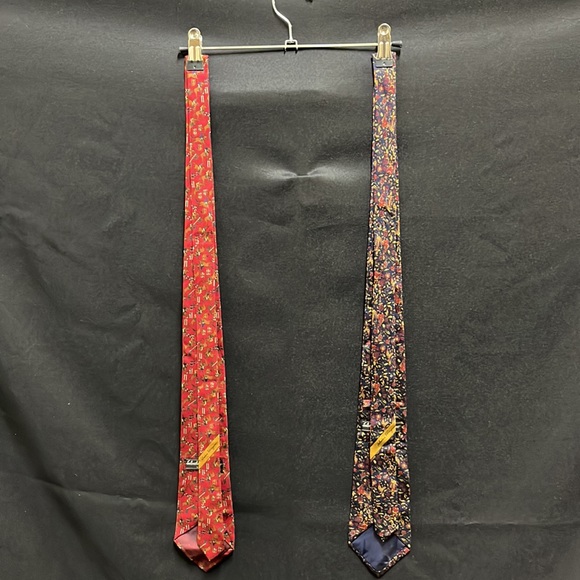 Set of two Salvatore Ferragamo ties in excellent condition - Picture 4 of 6